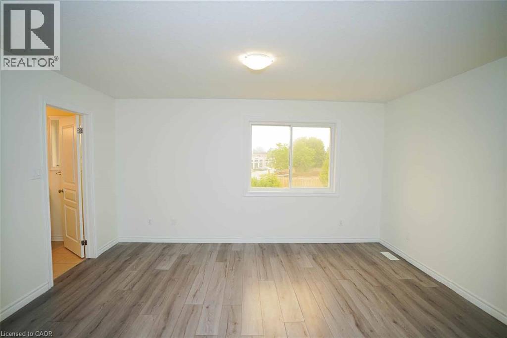 18 Heritage Drive, Guelph, ON - Indoor Photo Showing Other Room