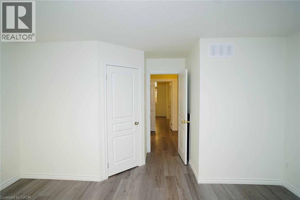18 Heritage Drive, Guelph, ON - Indoor Photo Showing Other Room