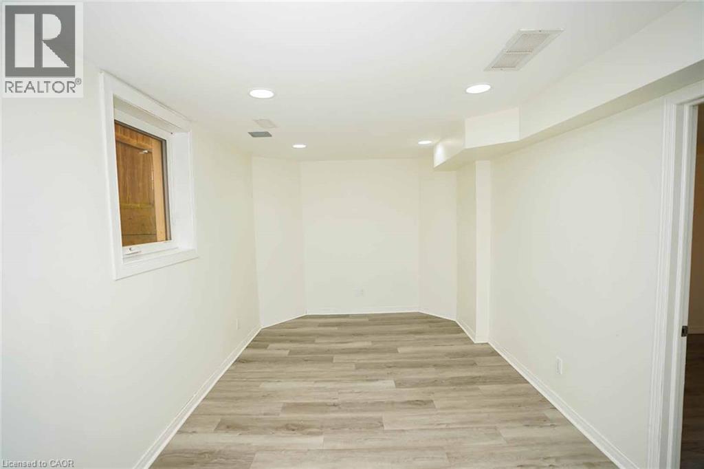18 Heritage Drive, Guelph, ON - Indoor Photo Showing Other Room