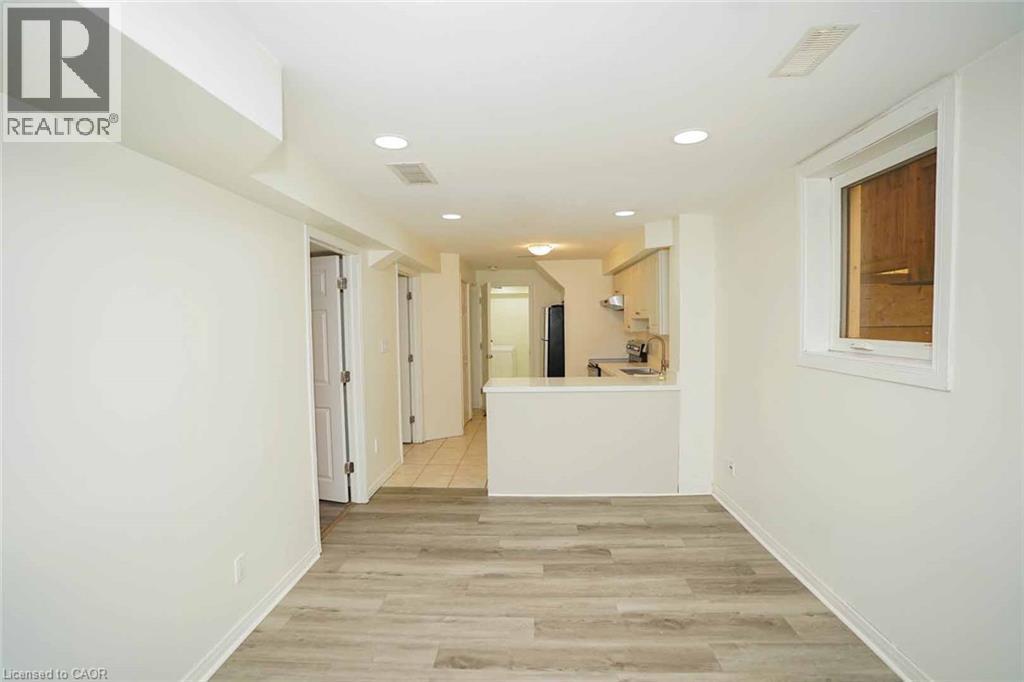 18 Heritage Drive, Guelph, ON - Indoor Photo Showing Other Room