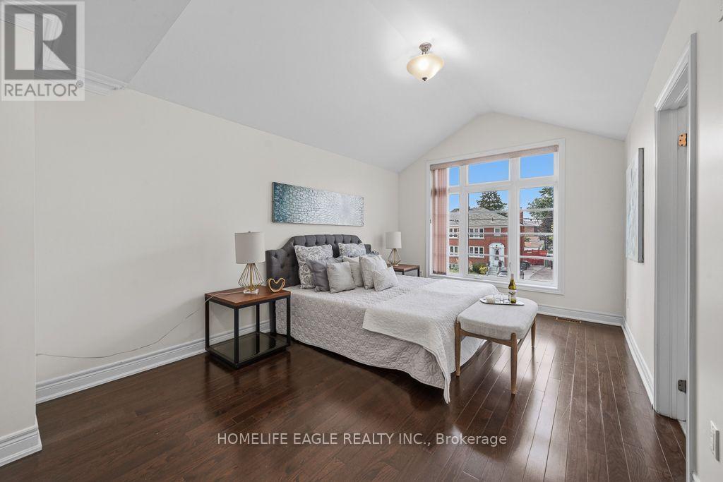 Primary Ensuite Angle 1 - 133 Park Street, Toronto, ON