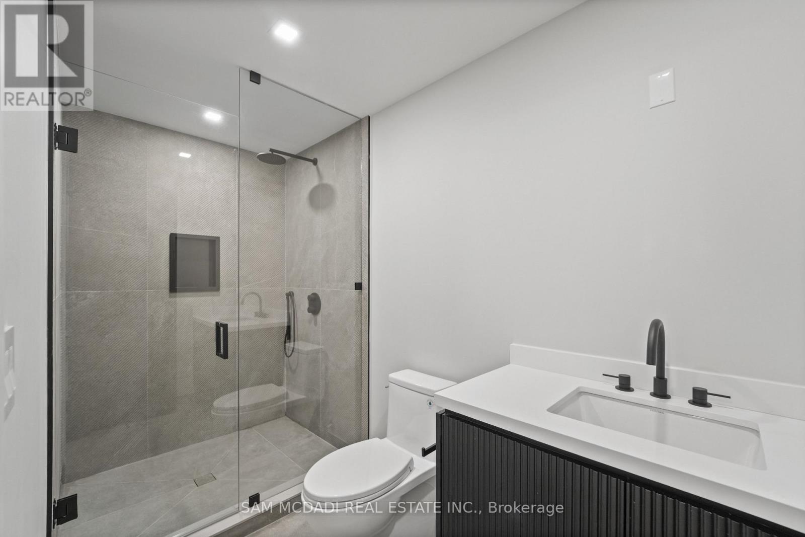 362 Meadow Wood Lane, Mississauga, ON - Indoor Photo Showing Bathroom