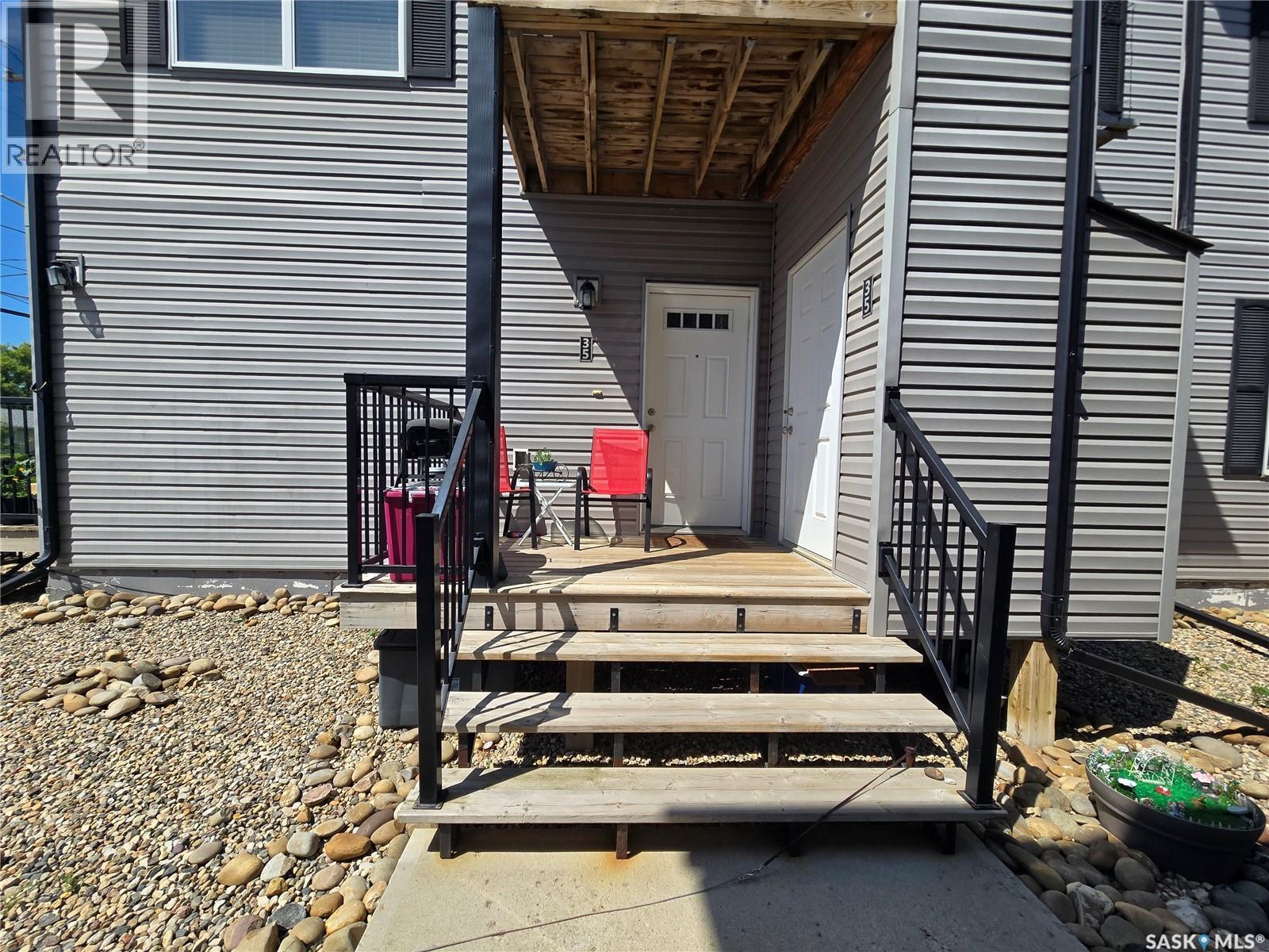 35 1275 South Railway Street E, Swift Current, SK - Outdoor