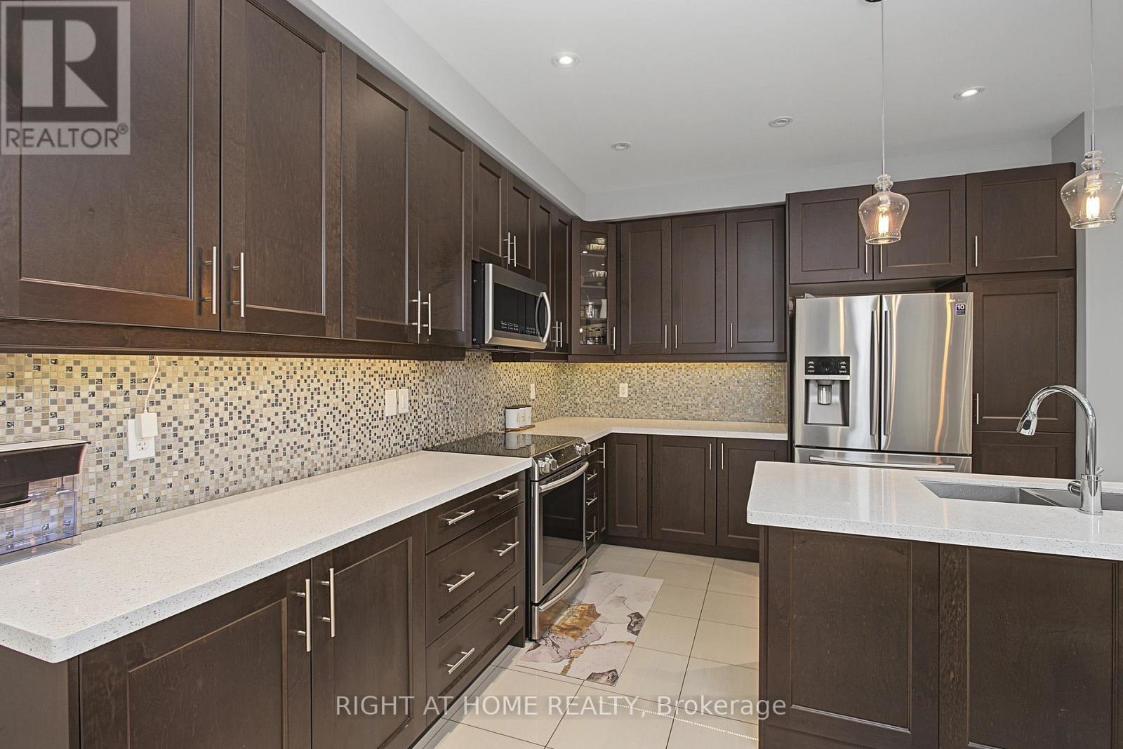 3190 Southwind Road, Mississauga, ON - Indoor Photo Showing Kitchen With Stainless Steel Kitchen With Upgraded Kitchen