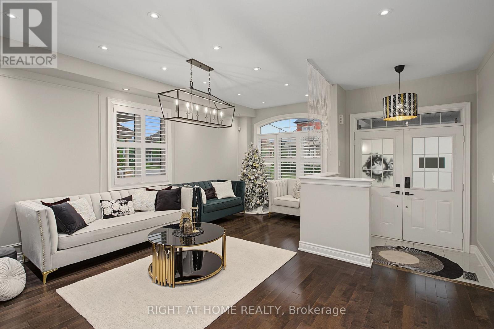 3190 Southwind Road, Mississauga, ON - Indoor Photo Showing Living Room