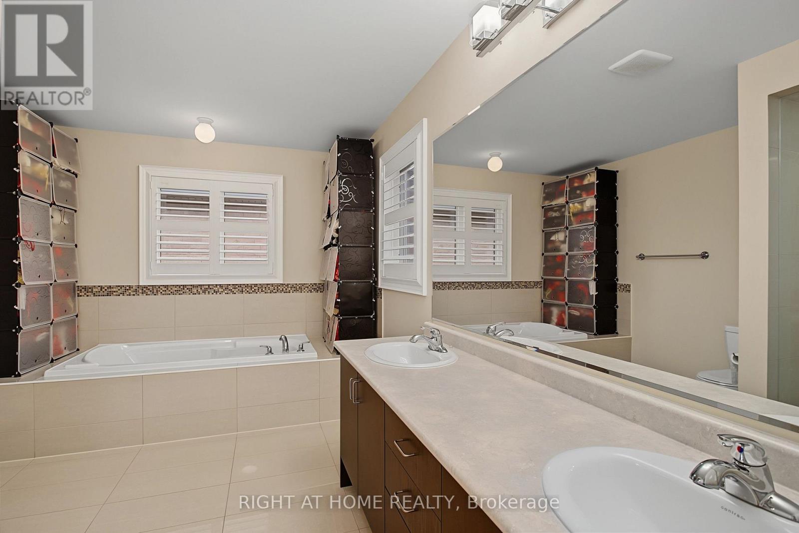 3190 Southwind Road, Mississauga, ON - Indoor Photo Showing Bathroom
