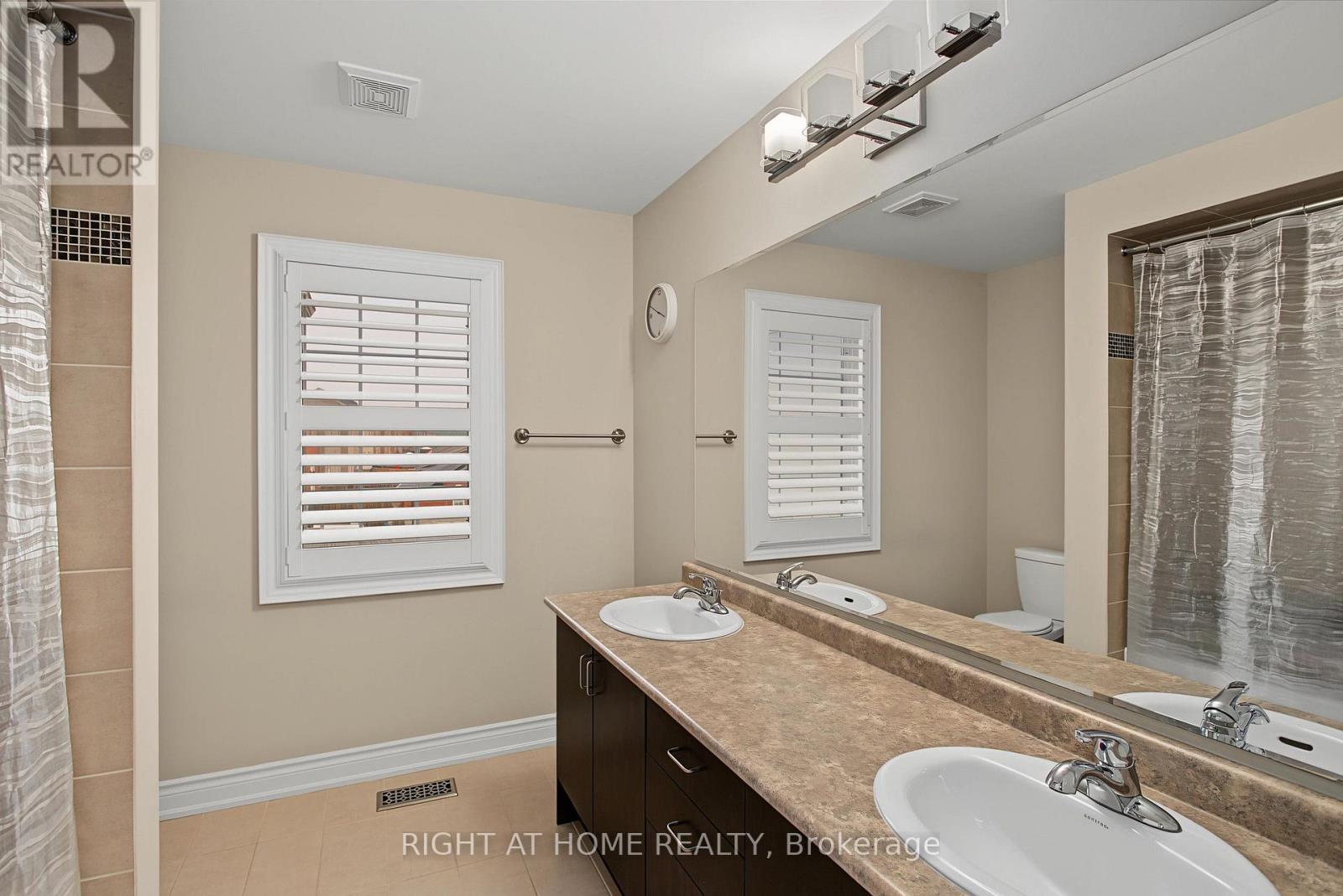 3190 Southwind Road, Mississauga, ON - Indoor Photo Showing Bathroom
