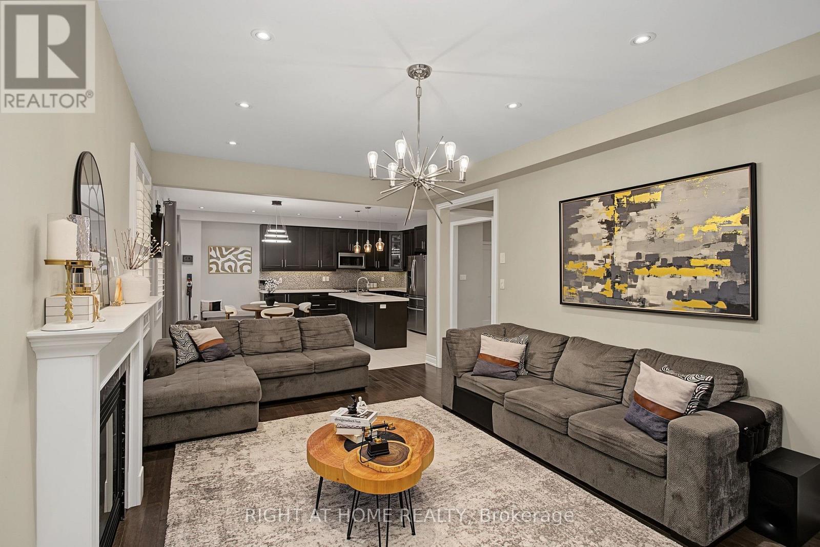 3190 Southwind Road, Mississauga, ON - Indoor Photo Showing Living Room