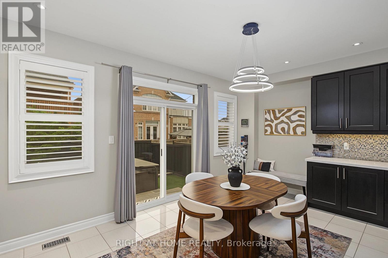 3190 Southwind Road, Mississauga, ON - Indoor Photo Showing Dining Room