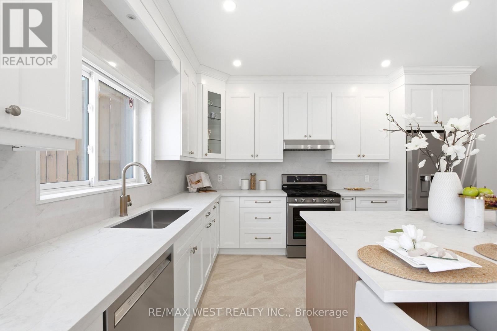 3163 Rolling Stone Court, Mississauga, ON - Indoor Photo Showing Kitchen