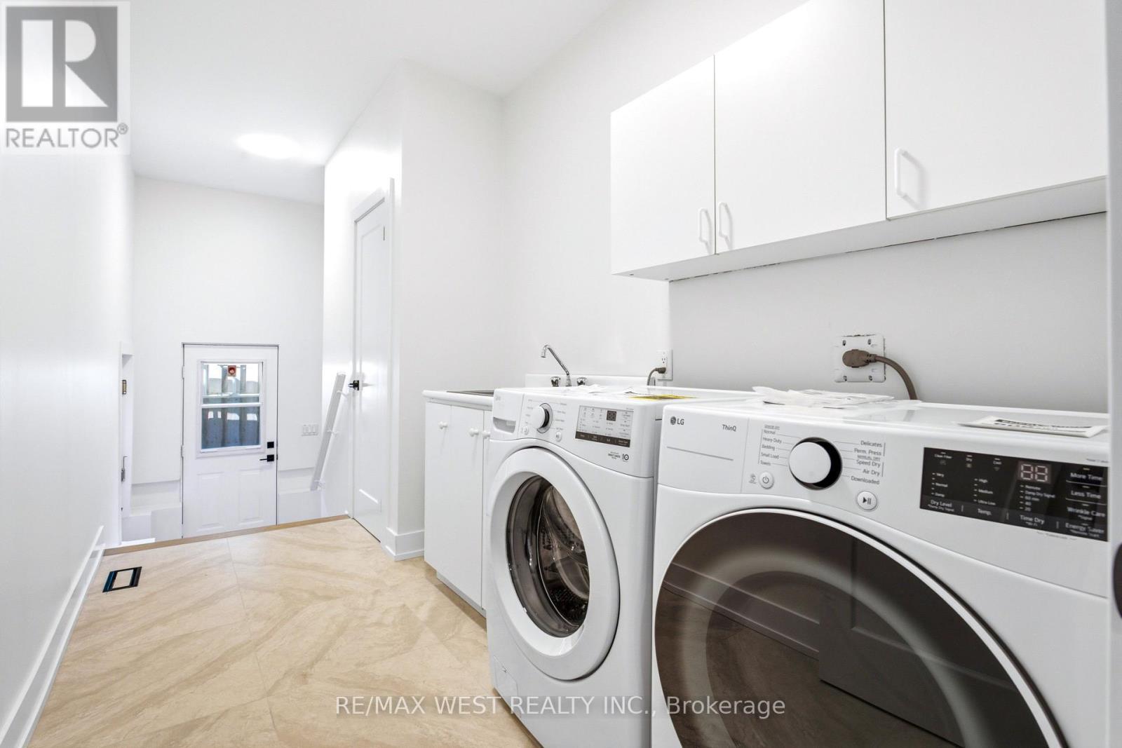 3163 Rolling Stone Court, Mississauga, ON - Indoor Photo Showing Laundry Room