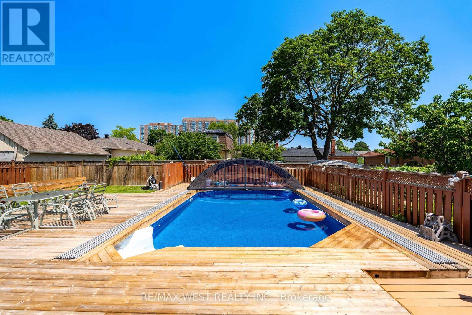 3163 Rolling Stone Court, Mississauga, ON - Outdoor With In Ground Pool