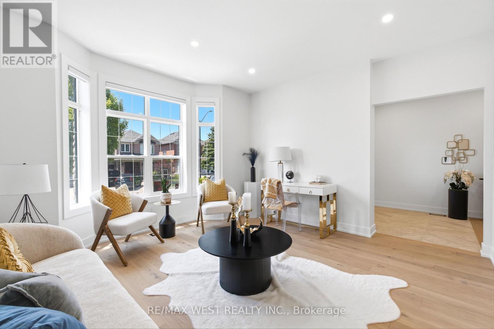 3163 Rolling Stone Court, Mississauga, ON - Indoor Photo Showing Living Room