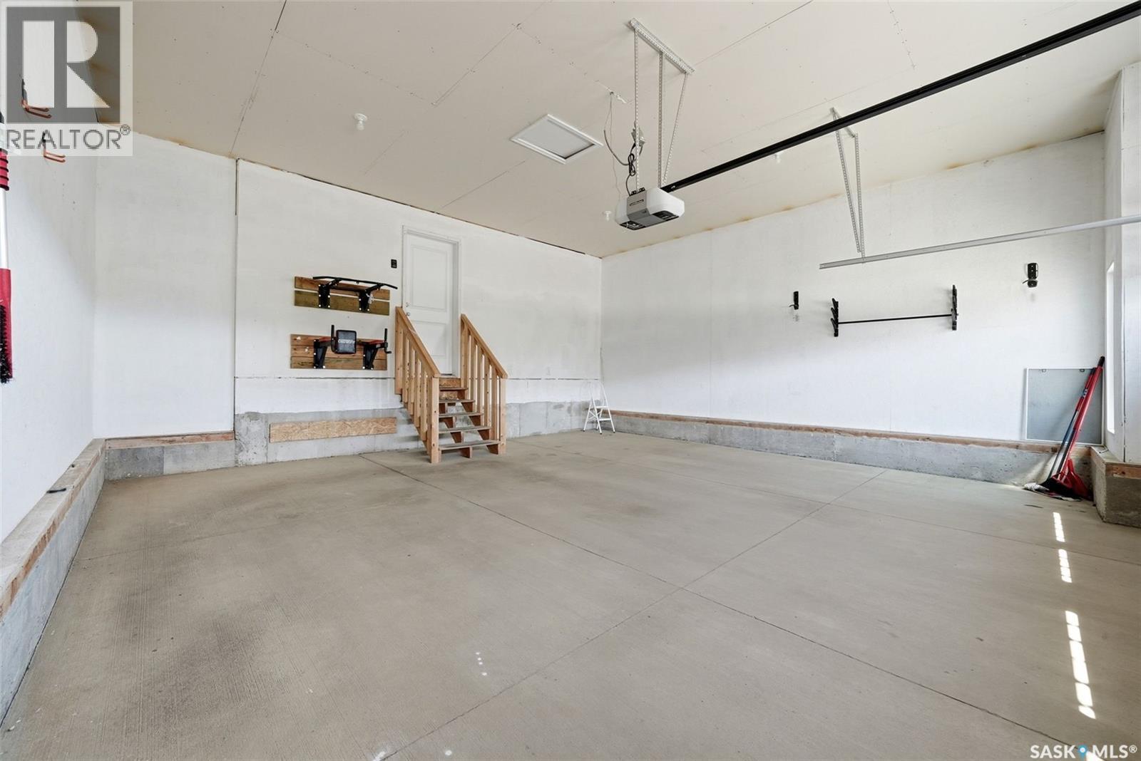 4354 Green Olive Way E, Regina, SK - Indoor Photo Showing Garage