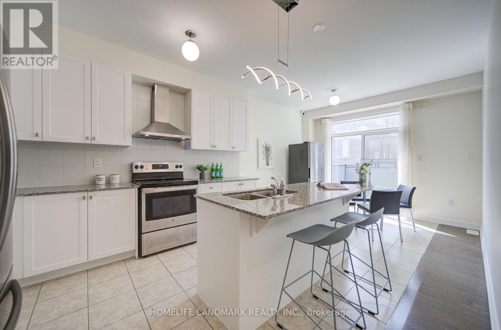 77 Mccague Avenue, Richmond Hill, ON - Indoor Photo Showing Kitchen With Double Sink