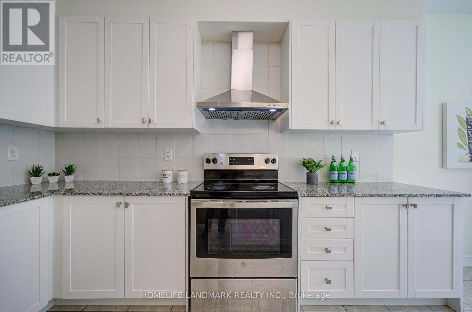 77 Mccague Avenue, Richmond Hill, ON - Indoor Photo Showing Kitchen