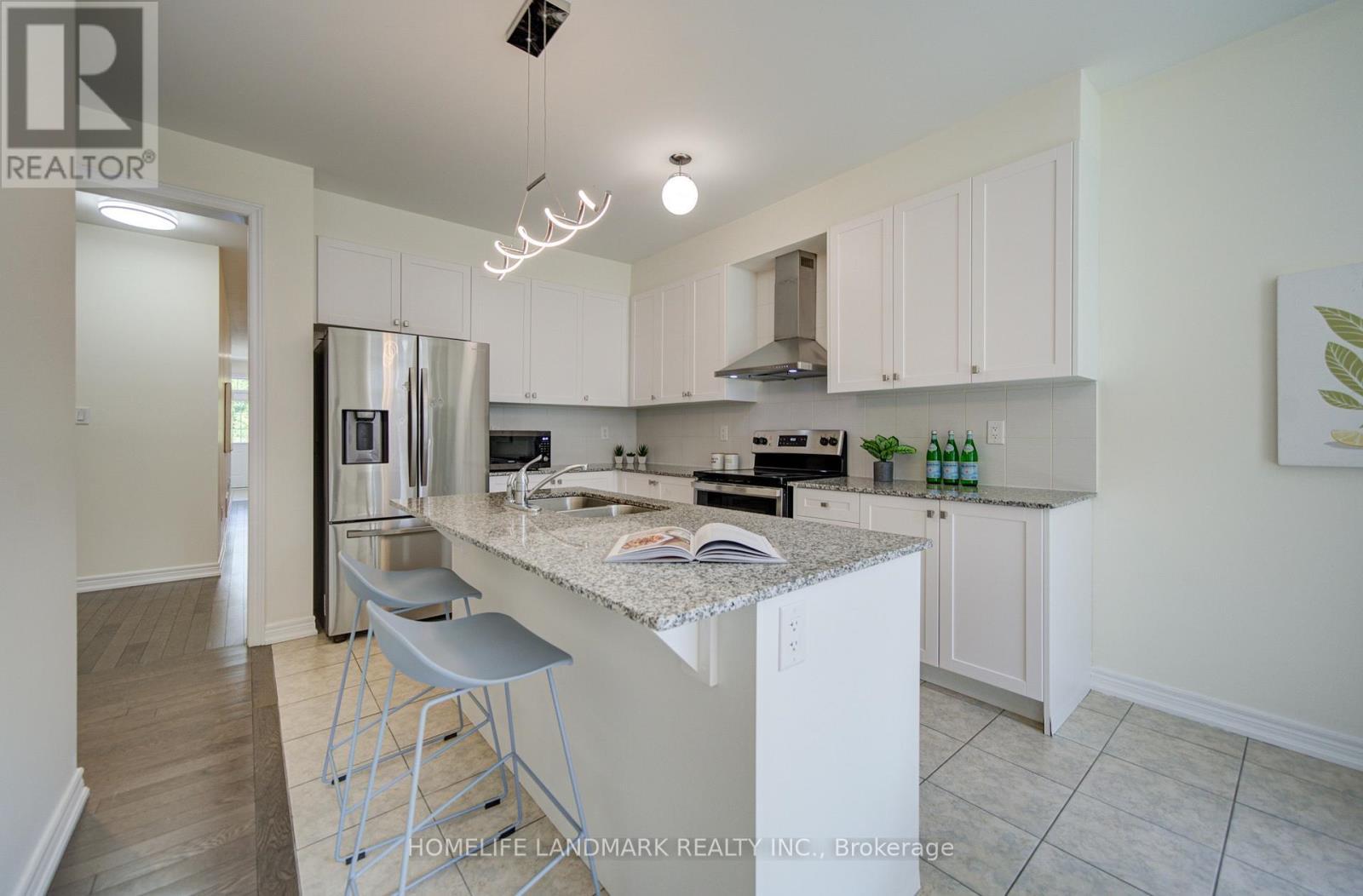 77 Mccague Avenue, Richmond Hill, ON - Indoor Photo Showing Kitchen With Upgraded Kitchen