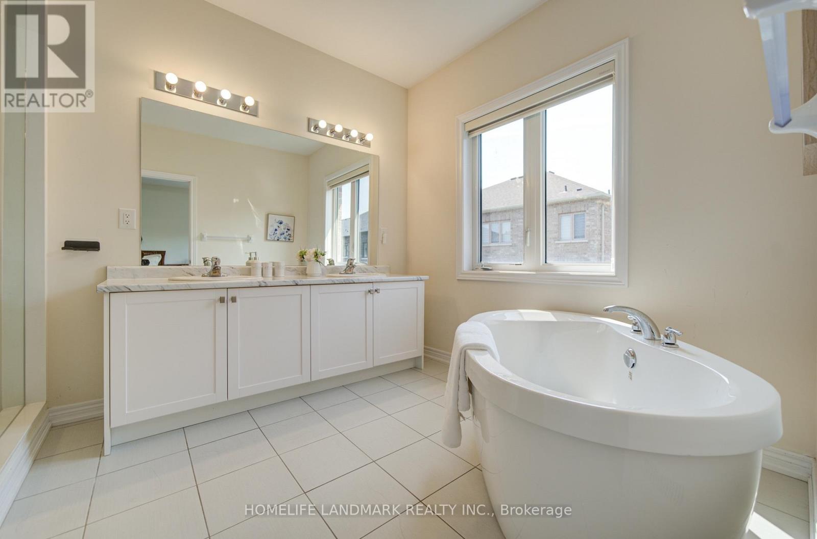 77 Mccague Avenue, Richmond Hill, ON - Indoor Photo Showing Bathroom
