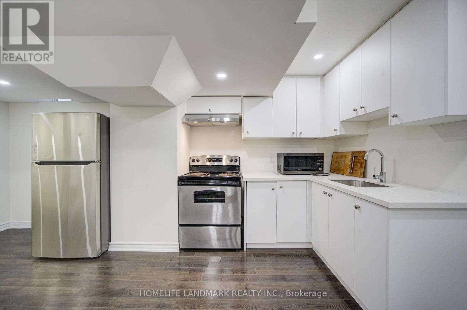 77 Mccague Avenue, Richmond Hill, ON - Indoor Photo Showing Kitchen