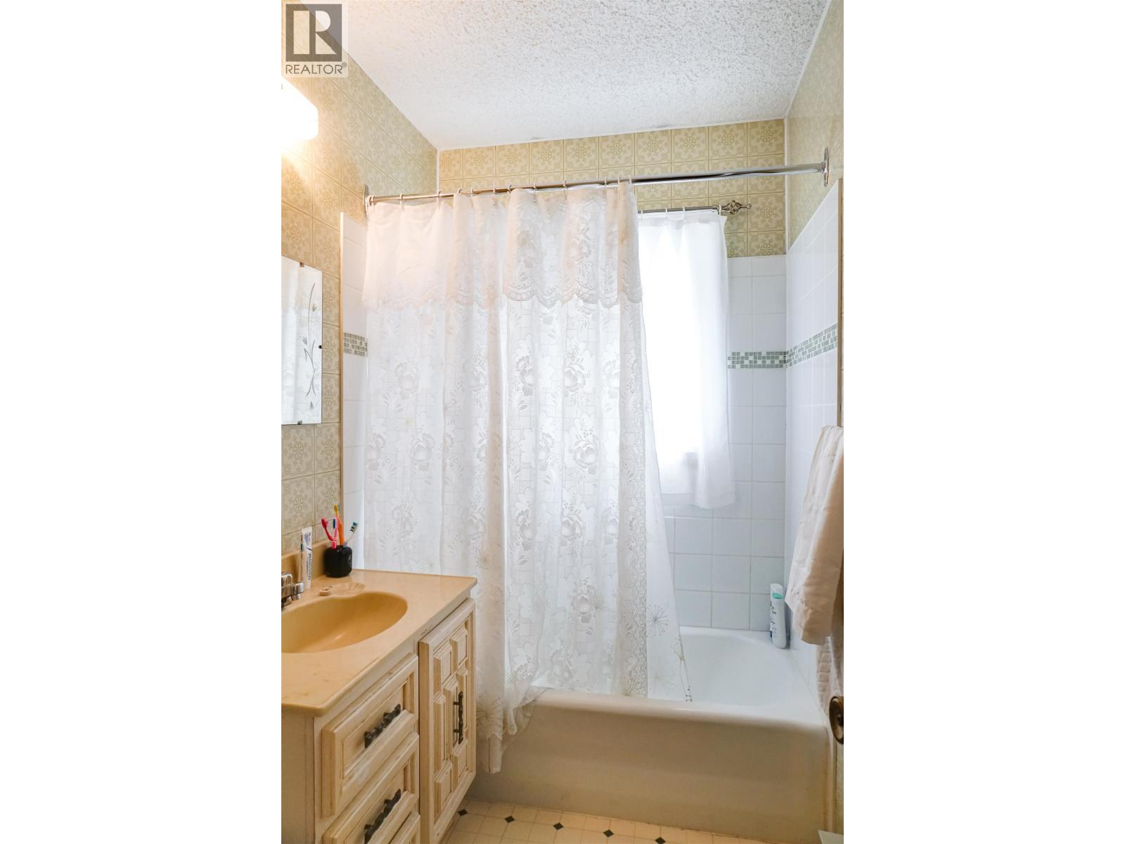 5 Grebe Street, Kitimat, BC - Indoor Photo Showing Bathroom