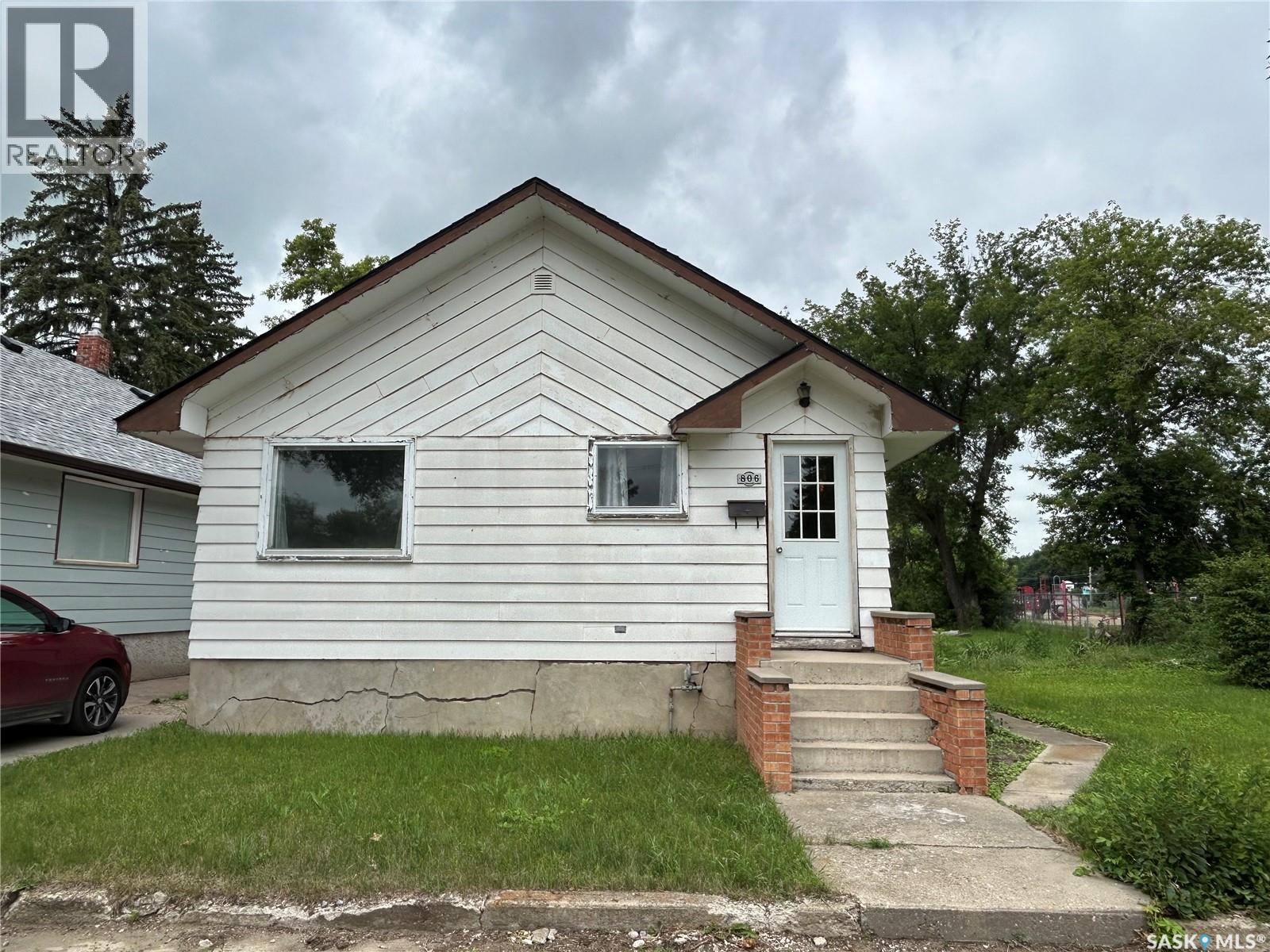 806 5Th Avenue Sw, Moose Jaw, SK - Outdoor