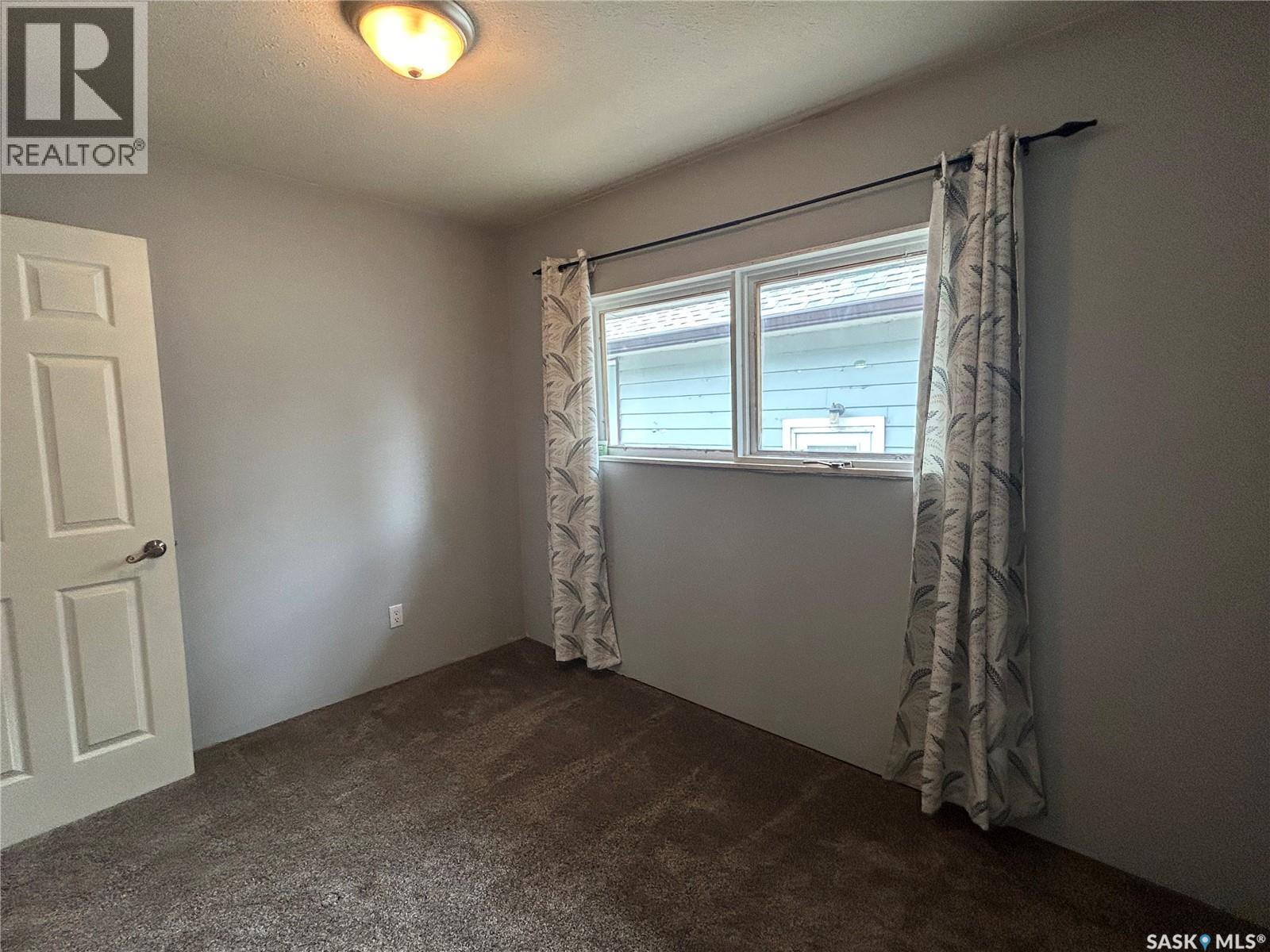 806 5Th Avenue Sw, Moose Jaw, SK - Indoor