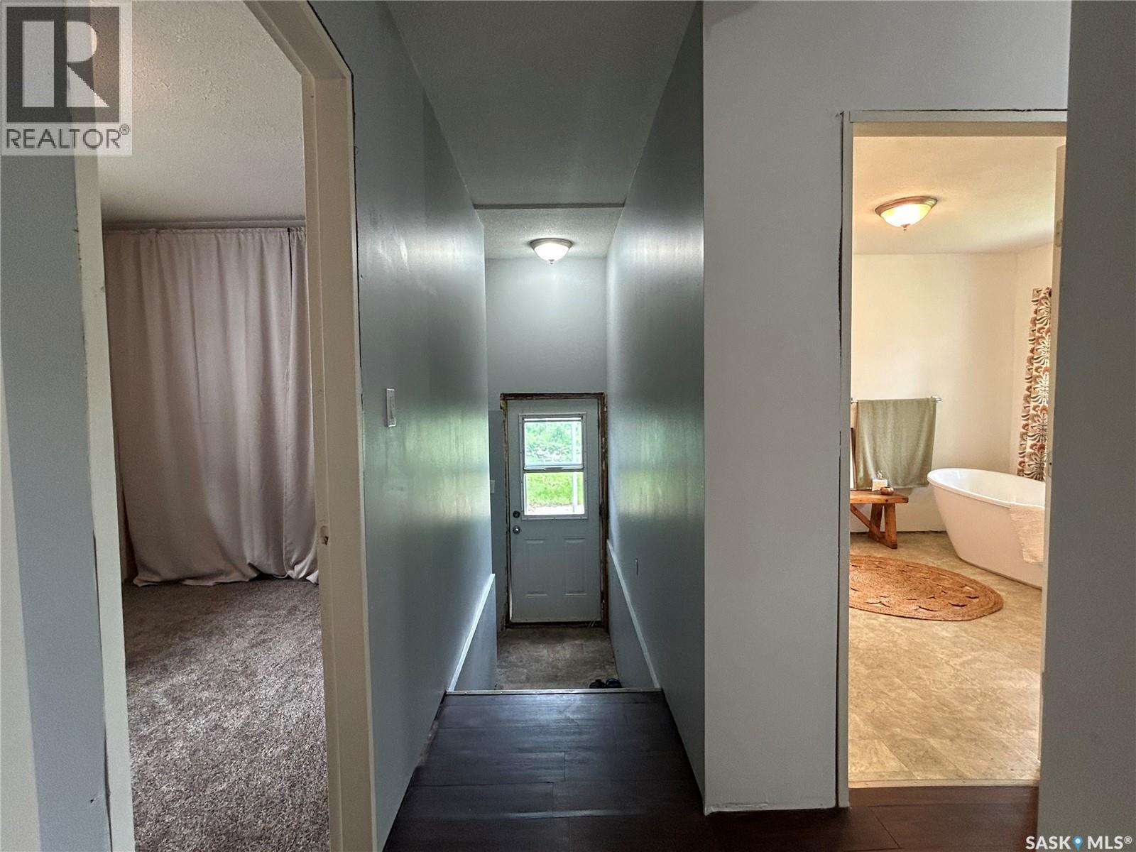 806 5Th Avenue Sw, Moose Jaw, SK - Indoor Photo Showing Other Room
