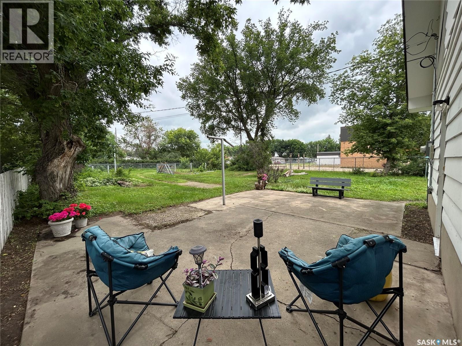 806 5Th Avenue Sw, Moose Jaw, SK - Outdoor