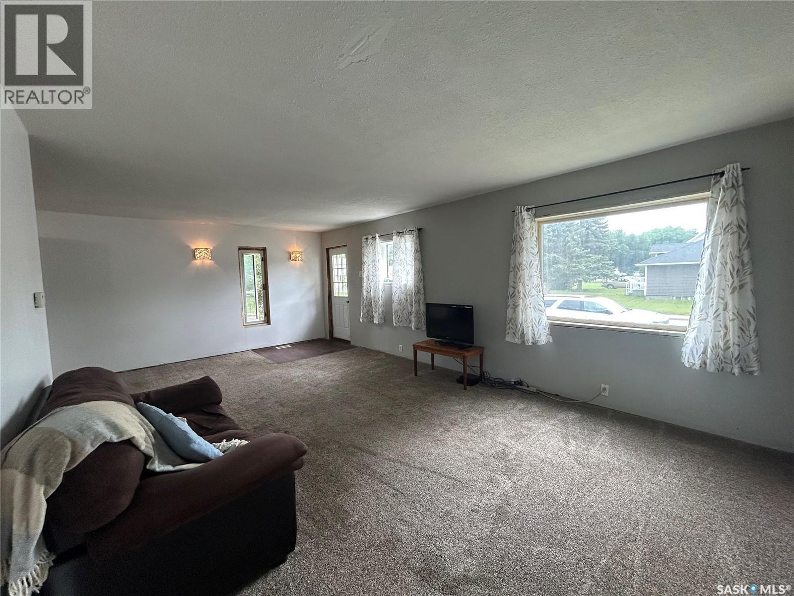 806 5Th Avenue Sw, Moose Jaw, SK - Indoor