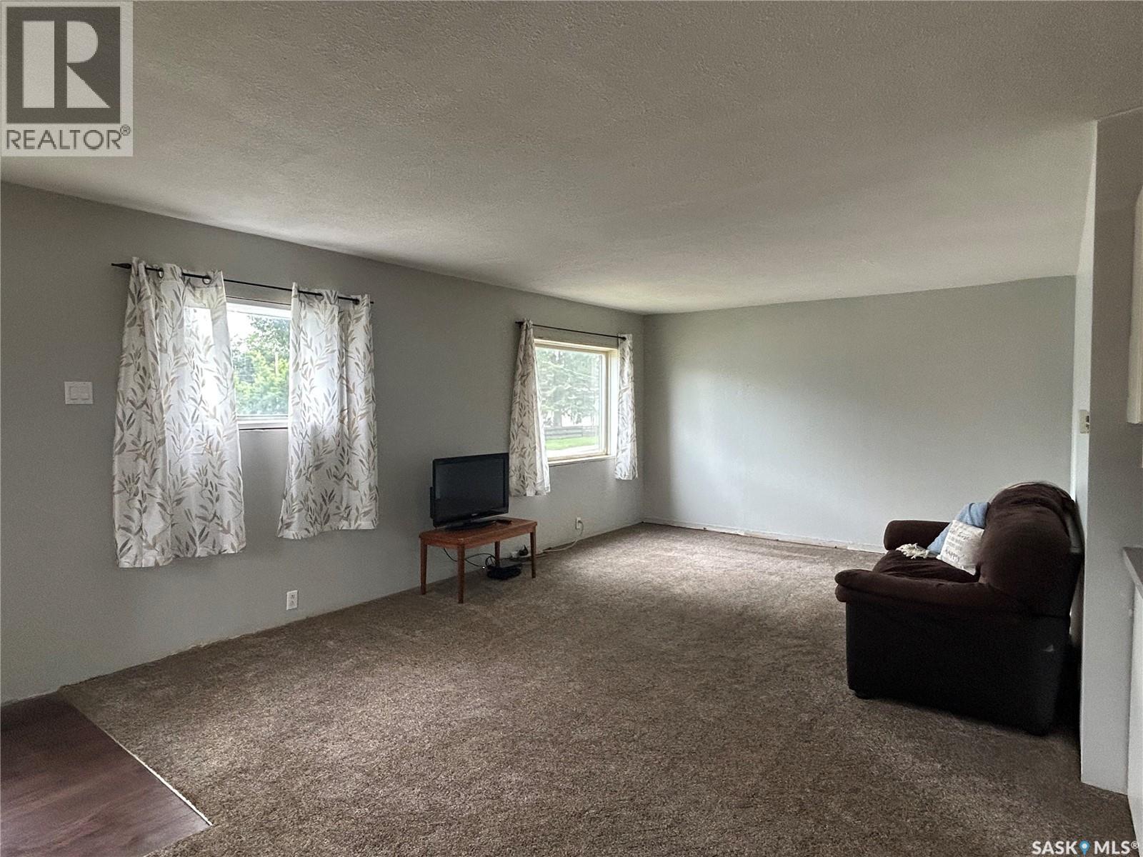 806 5Th Avenue Sw, Moose Jaw, SK - Indoor