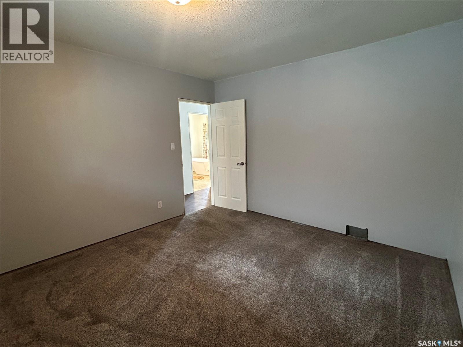 806 5Th Avenue Sw, Moose Jaw, SK - Indoor Photo Showing Other Room