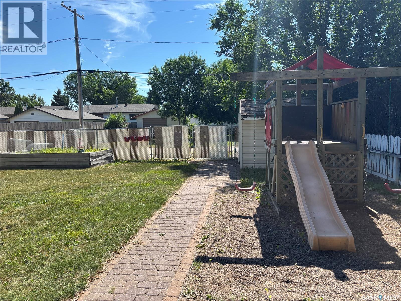 208 Herbert Street, Maple Creek, SK - Outdoor