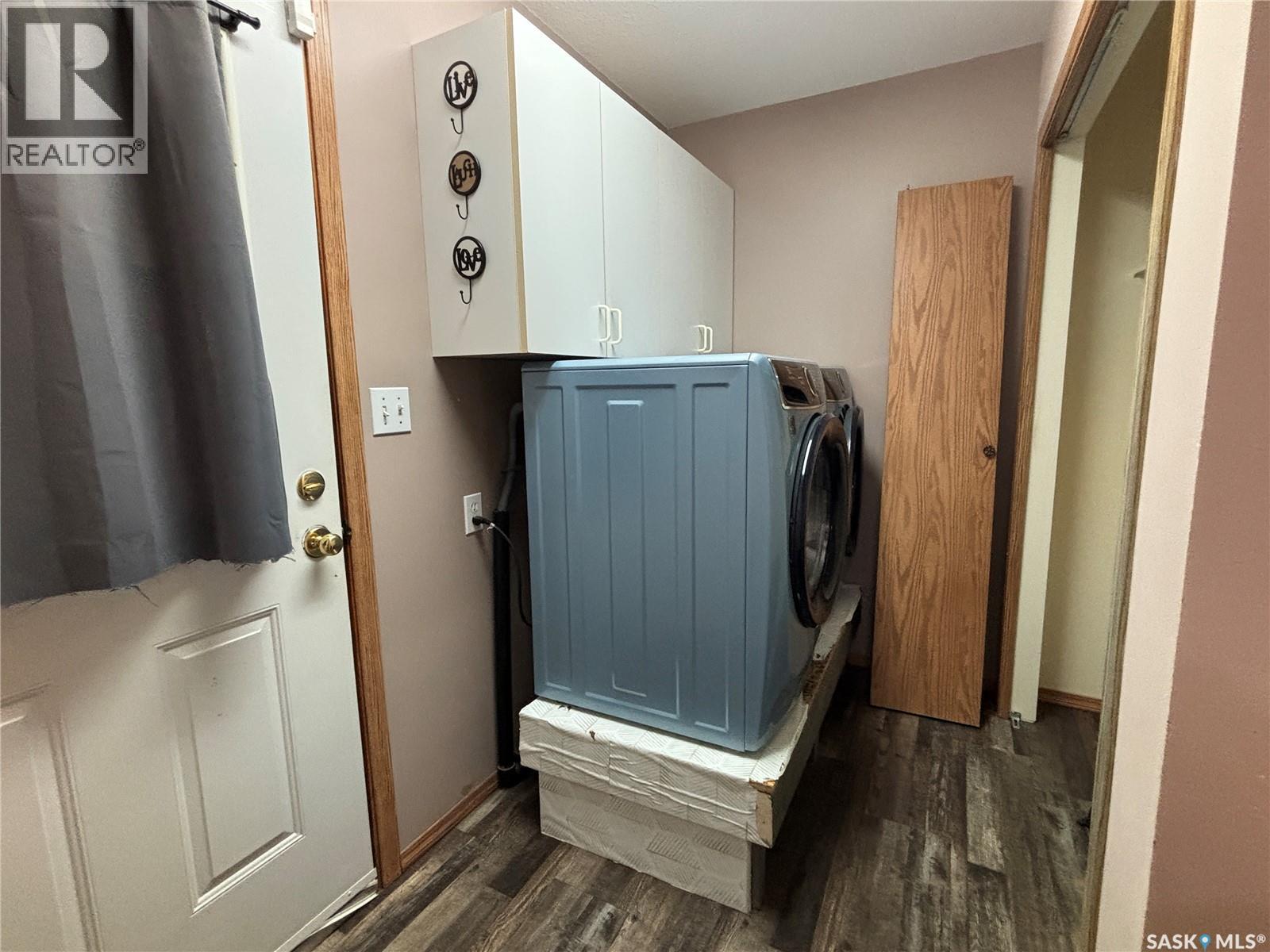 208 Herbert Street, Maple Creek, SK - Indoor Photo Showing Laundry Room