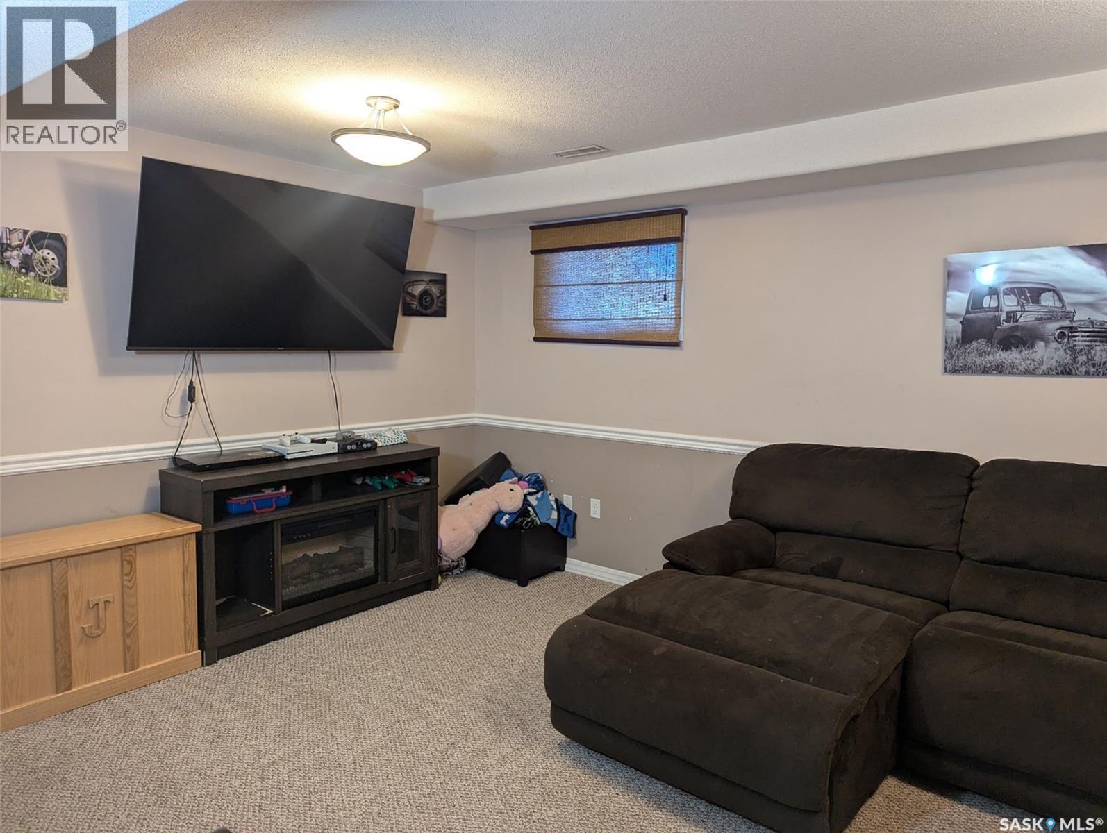 208 Herbert Street, Maple Creek, SK - Indoor