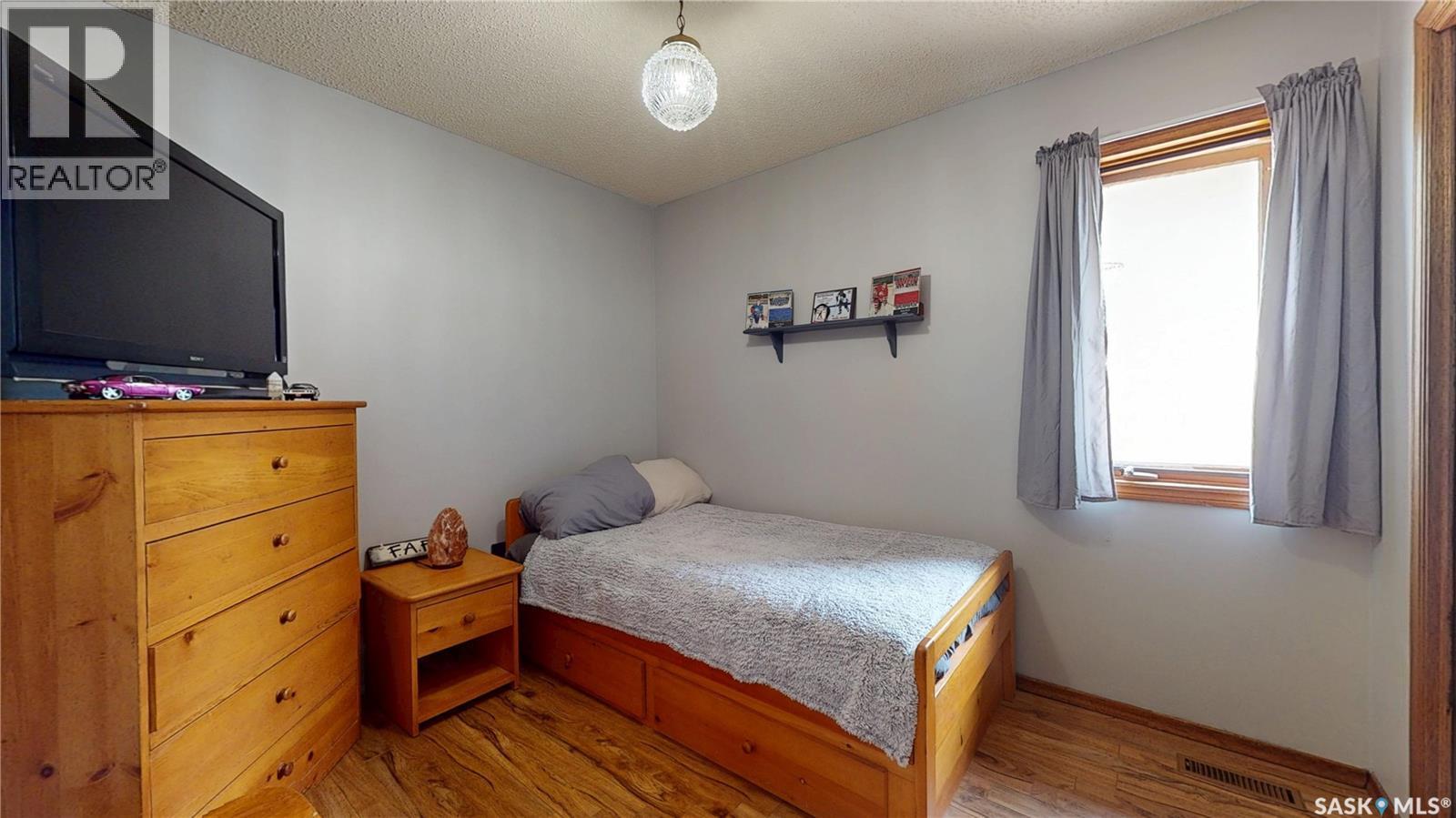1358 Lakewood Crescent N, Regina, SK - Indoor Photo Showing Bedroom