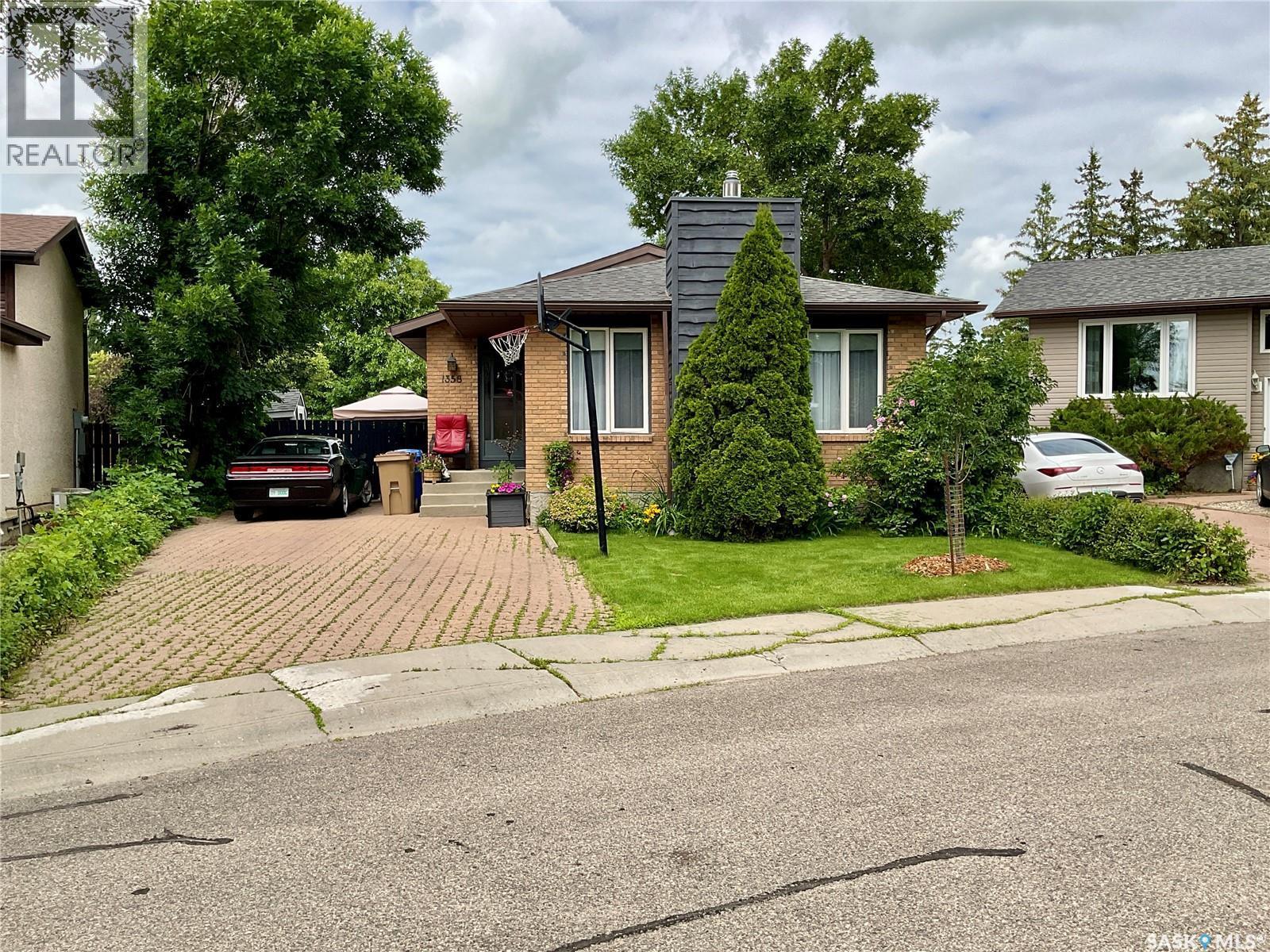 1358 Lakewood Crescent N, Regina, SK - Outdoor