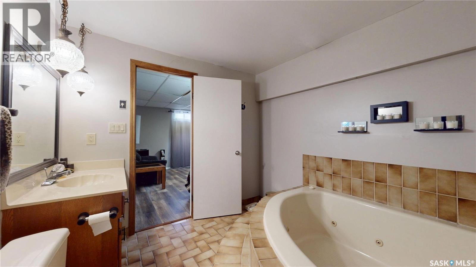 1358 Lakewood Crescent N, Regina, SK - Indoor Photo Showing Bathroom
