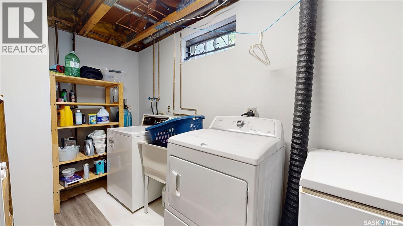 1358 Lakewood Crescent N, Regina, SK - Indoor Photo Showing Laundry Room