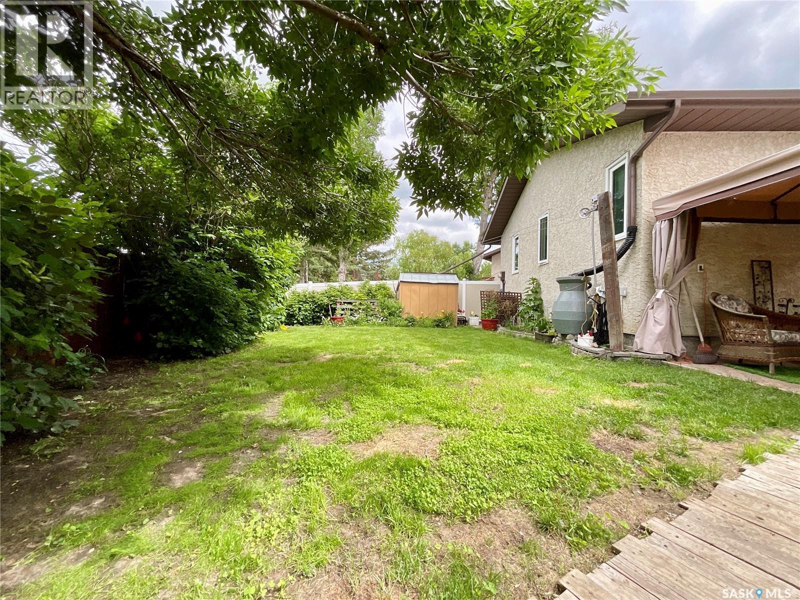 1358 Lakewood Crescent N, Regina, SK - Outdoor
