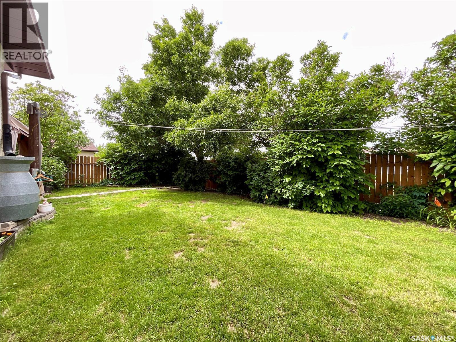 1358 Lakewood Crescent N, Regina, SK - Outdoor