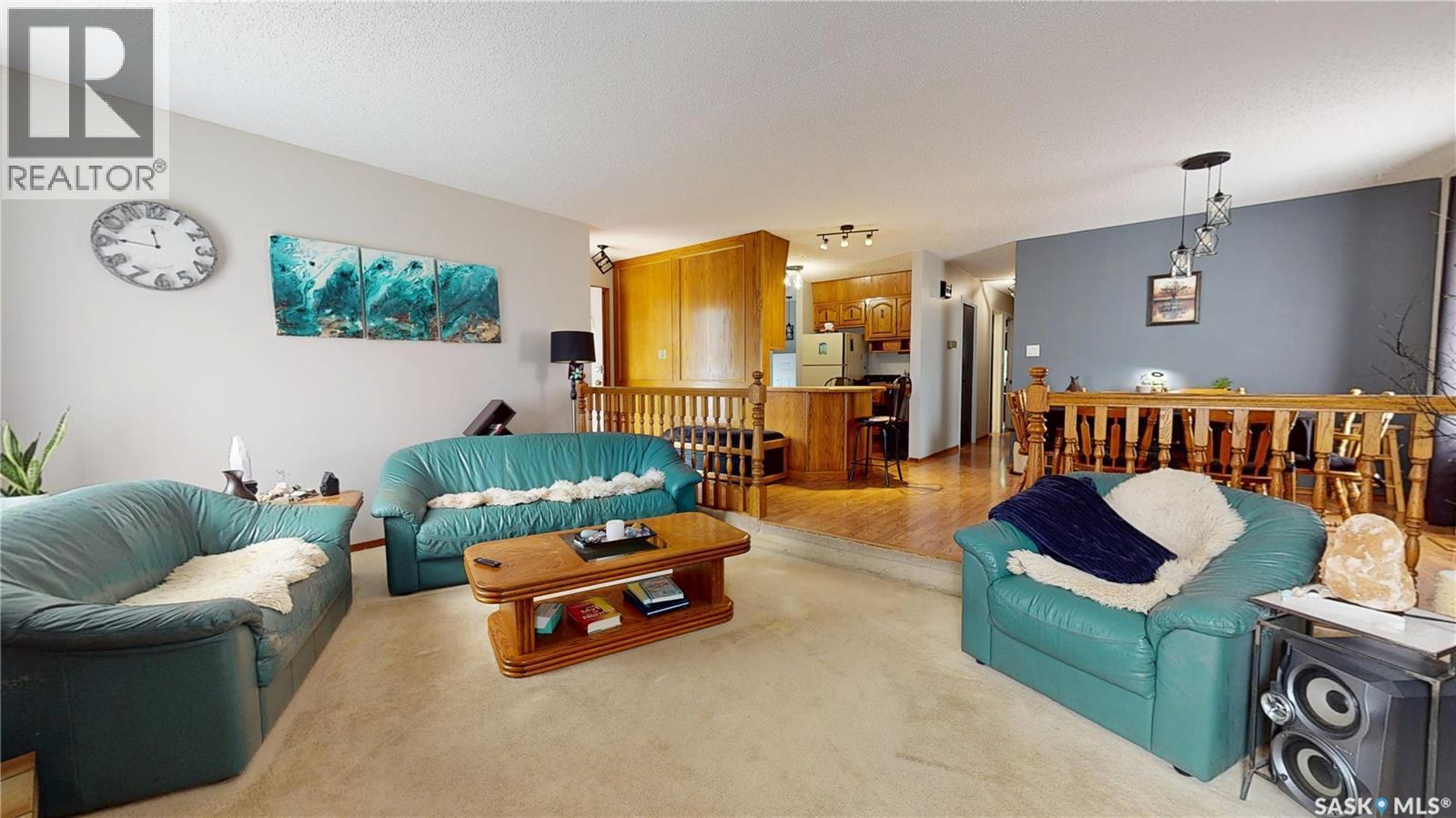 1358 Lakewood Crescent N, Regina, SK - Indoor Photo Showing Living Room