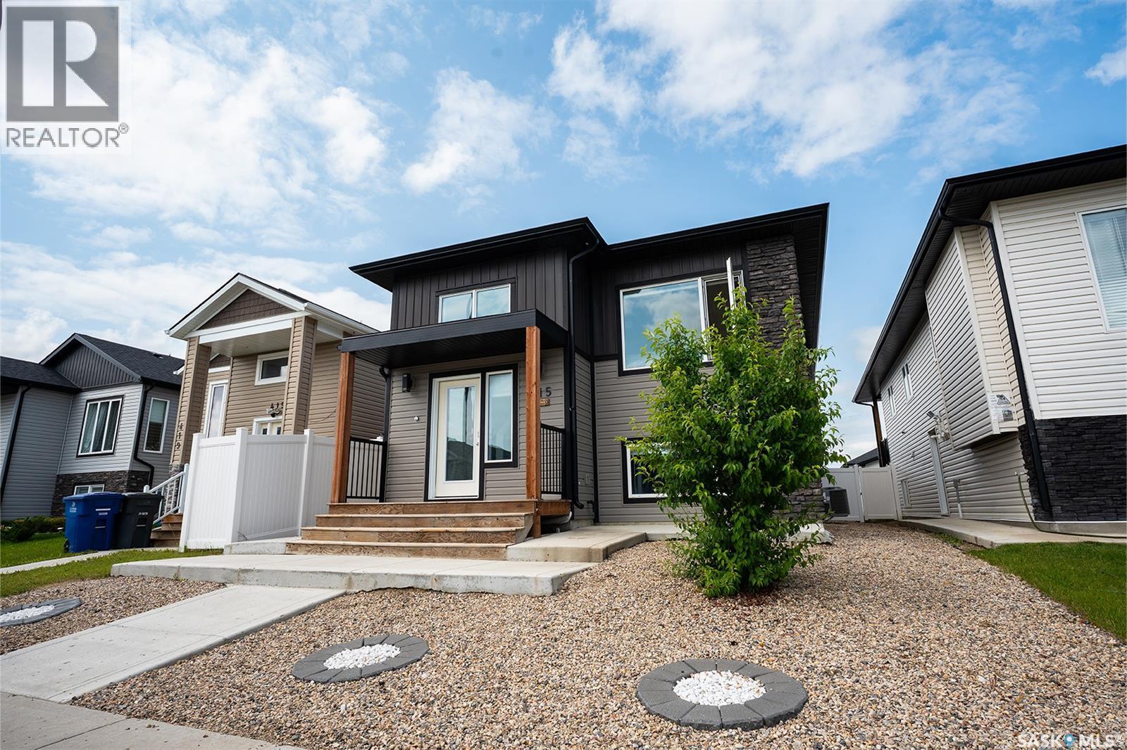 415 Mcarthur Crescent, Saskatoon, SK - Outdoor With Facade