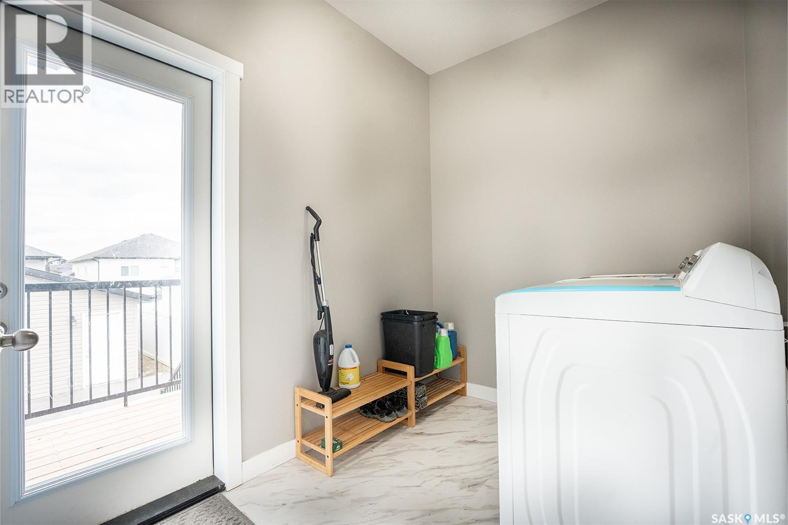 415 Mcarthur Crescent, Saskatoon, SK - Indoor