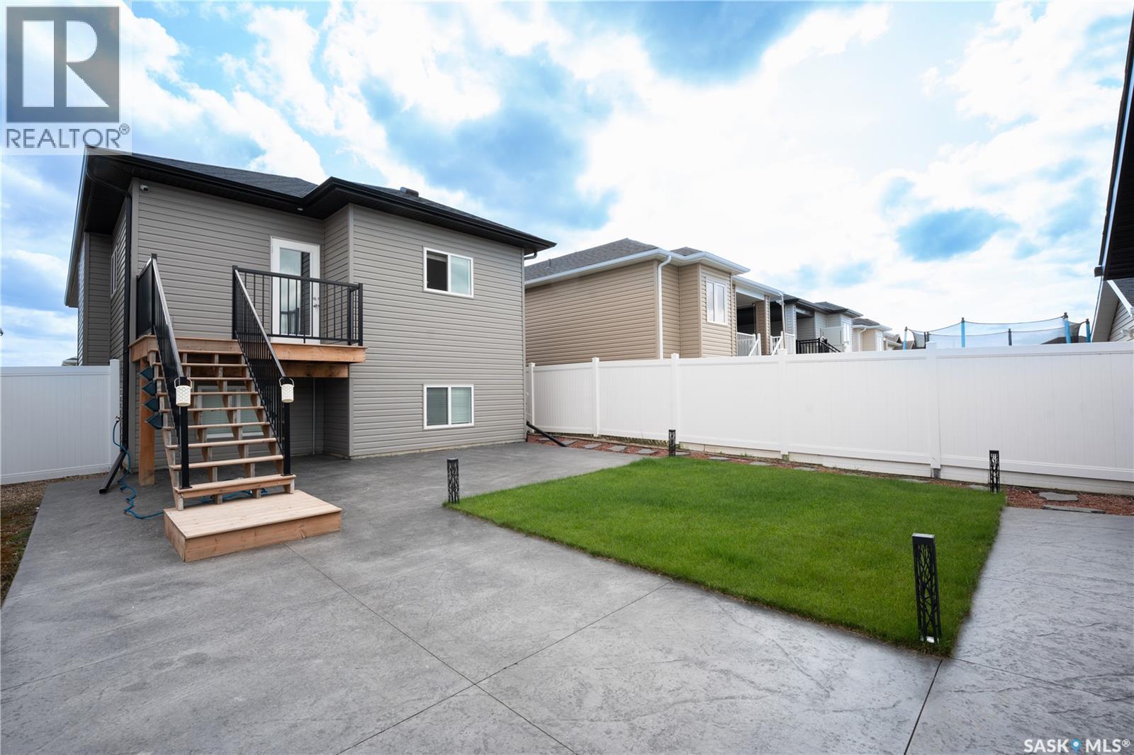 415 Mcarthur Crescent, Saskatoon, SK - Outdoor