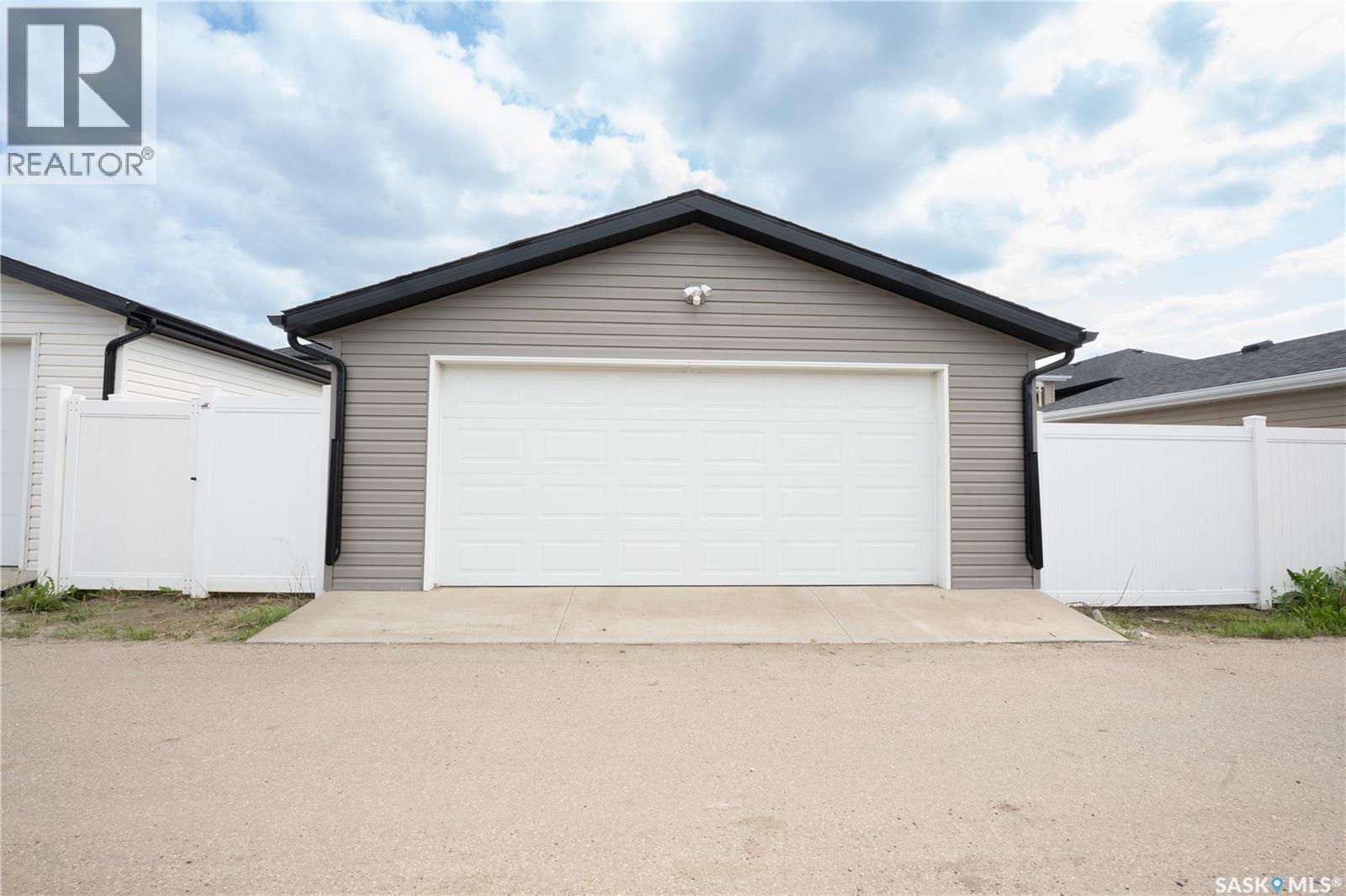 415 Mcarthur Crescent, Saskatoon, SK - Outdoor With Exterior