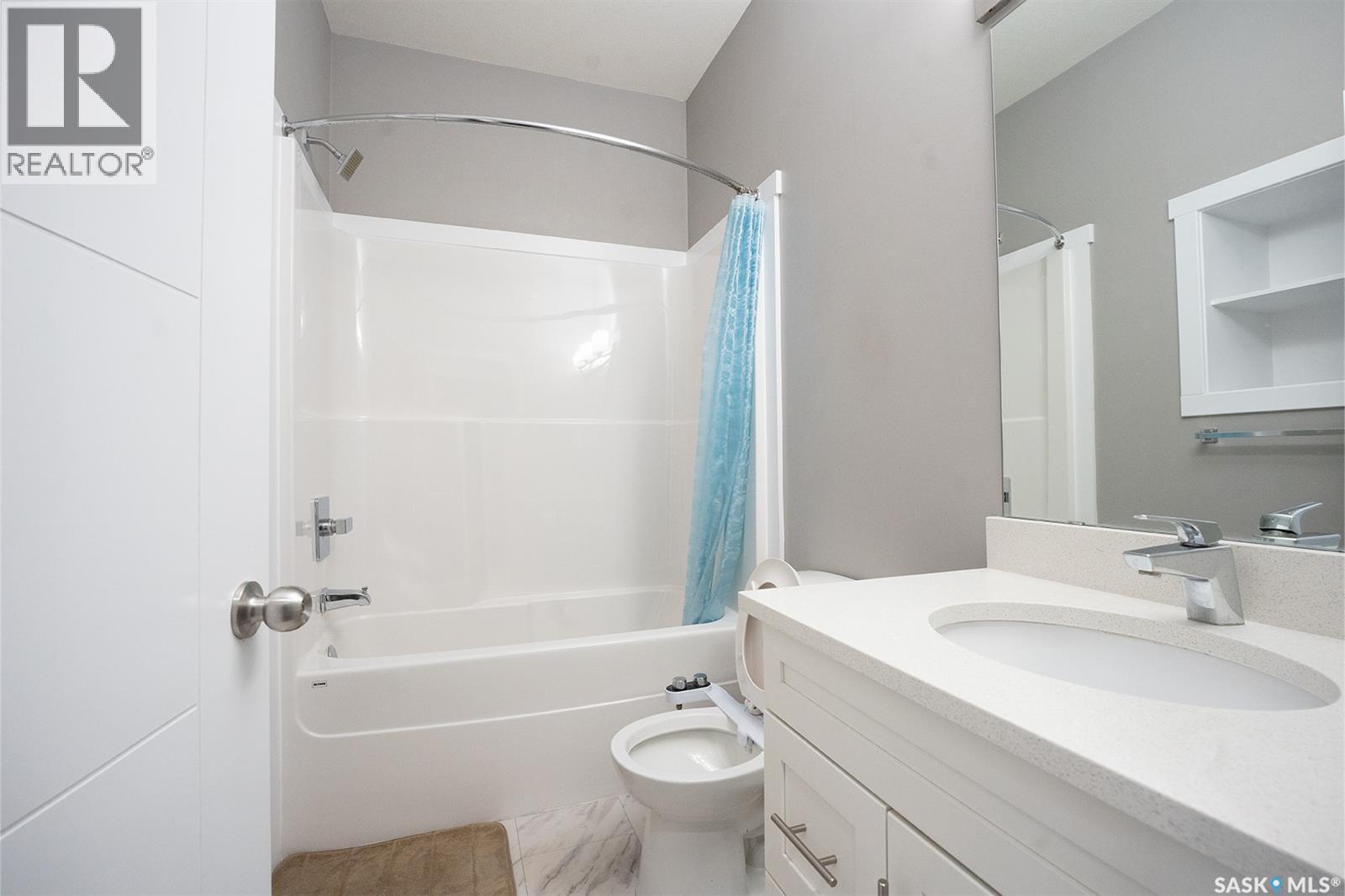 415 Mcarthur Crescent, Saskatoon, SK - Indoor Photo Showing Bathroom