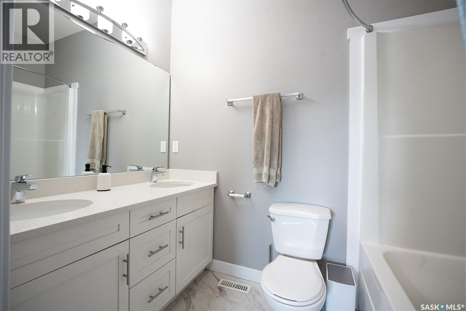 415 Mcarthur Crescent, Saskatoon, SK - Indoor Photo Showing Bathroom