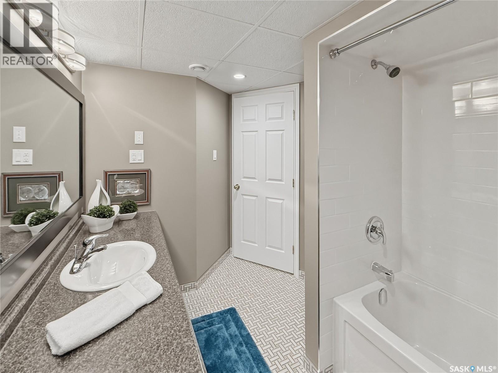 1165 North Hill Drive, Swift Current, SK - Indoor Photo Showing Bathroom
