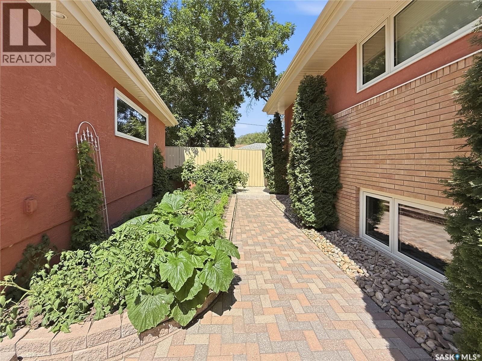 1165 North Hill Drive, Swift Current, SK - Outdoor