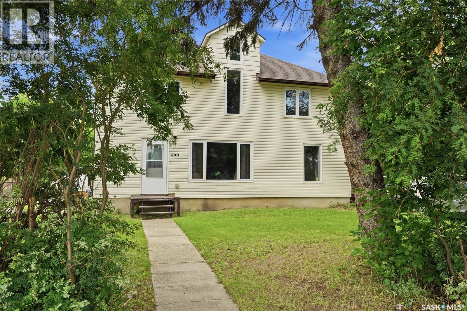 300 Main Street, Dysart, SK - Outdoor